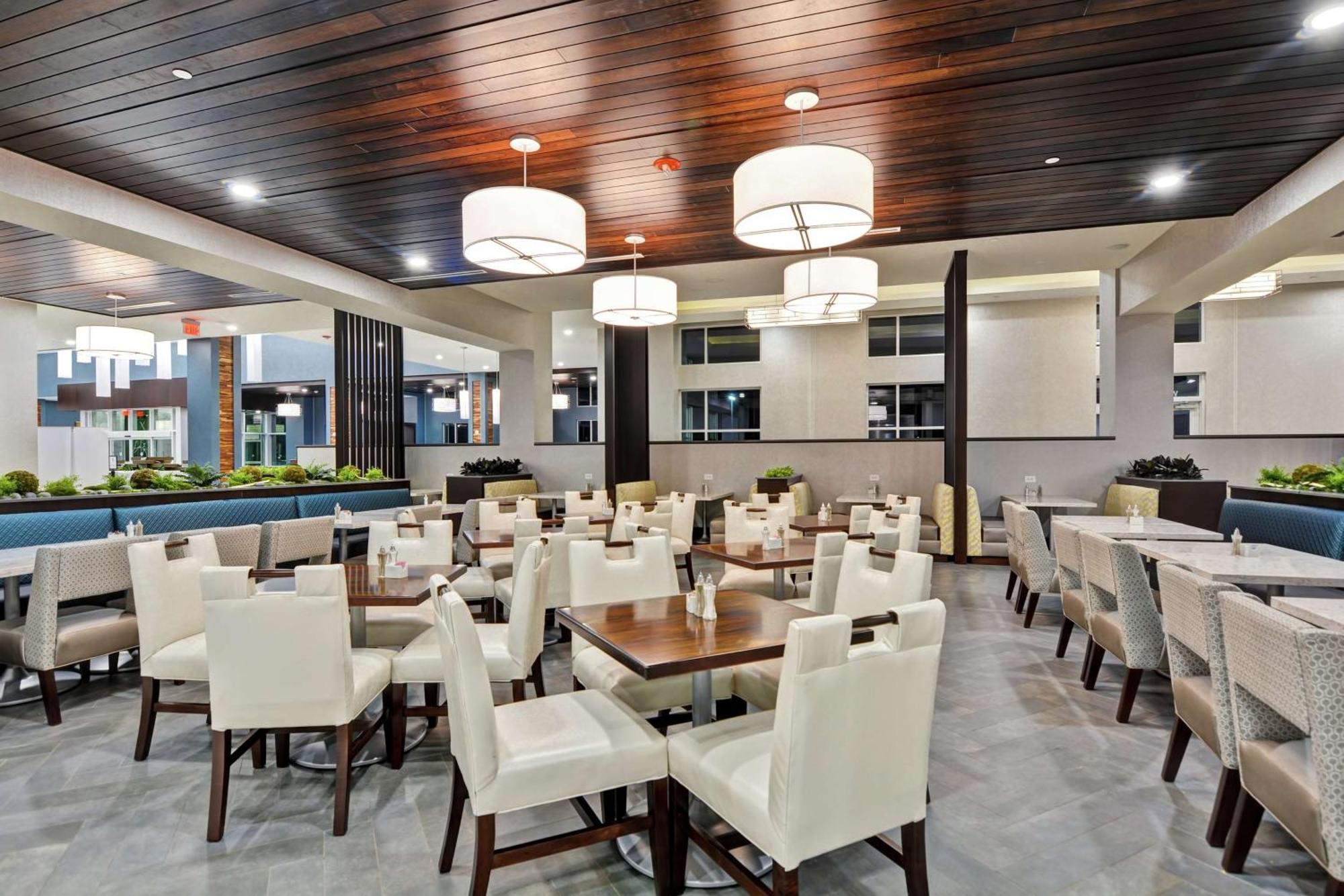 Embassy Suites By Hilton Plainfield Indianapolis Airport Exterior photo